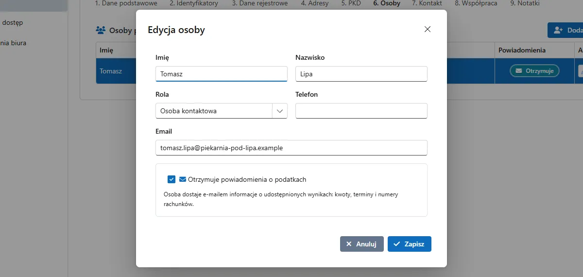 Okno Edycja osoby z adresem e-mail i zaznaczonym polem Otrzymuje powiadomienia o podatkach